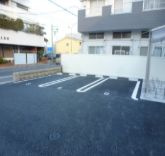 ヴィラ川口南町の駐車場
