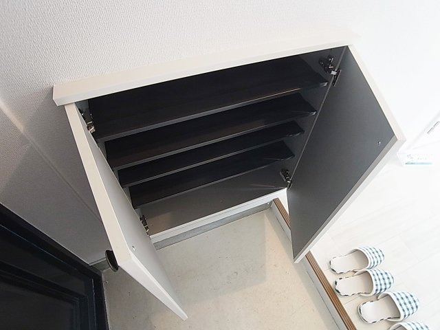 南五葉ハイツの玄関|玄関には靴箱も有ります