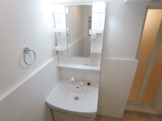 南五葉ハイツの洗面所|シャワー付きの独立洗面