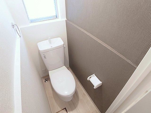 南五葉ハイツのトイレ|窓付き換気良好なトイレ