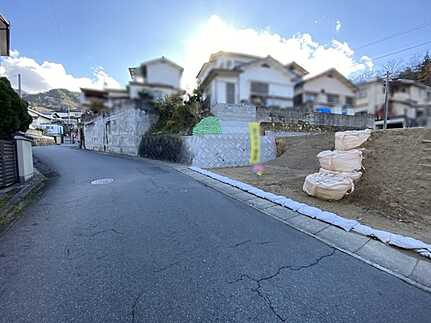 安佐南区相田７丁目の前面道路含む現地写真