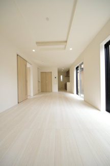 【居間・リビング】 | 【仲介手数料無料！！】府中市浅間町4丁目　新築戸建て（全1棟）1号棟　6190万円
