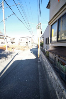 【前面道路含む現地写真】 | 【仲介手数料無料！！】府中市浅間町4丁目　新築戸建て（全2棟）1号棟　5380万円 | 令和８年1月１２日撮影　建築中