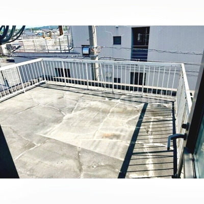 【バルコニー】 | 六供町二丁目貸家 | バルコニーからの眺めを楽しみながら食事をしませんか