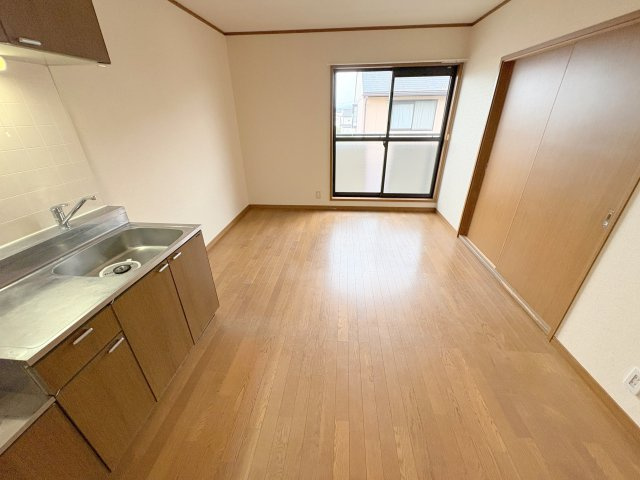 シャルマン二番館A棟の居間・リビング