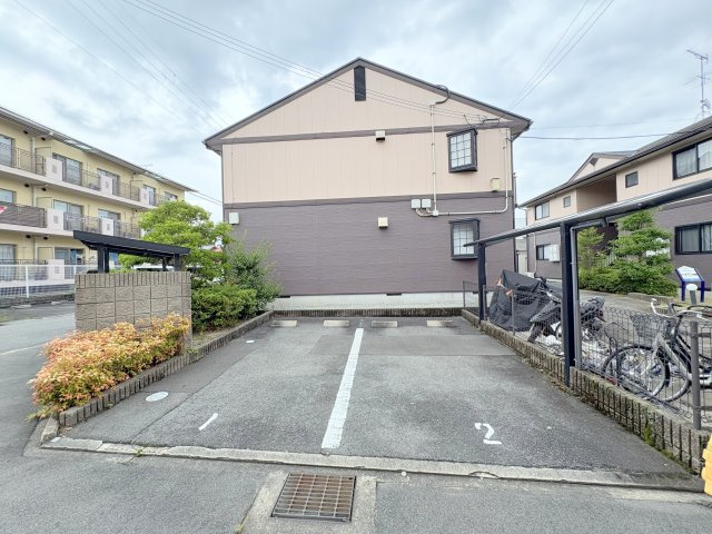 シャルマン二番館A棟の駐車場