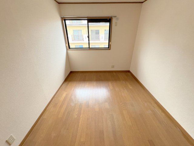 シャルマン二番館A棟の居間・リビング