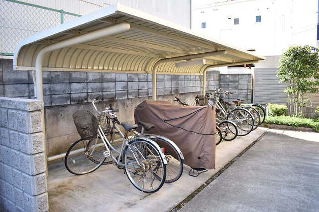 アーク本郷　壱番館のその他共用部分|敷地内駐輪場。