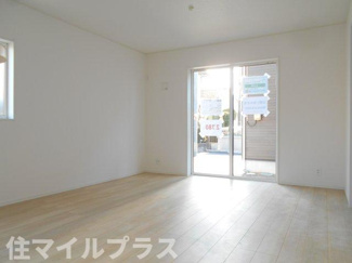 【居間・リビング】 | 郡山市安積町荒井新築一戸建て3棟 | ゆったりとしたリビングです