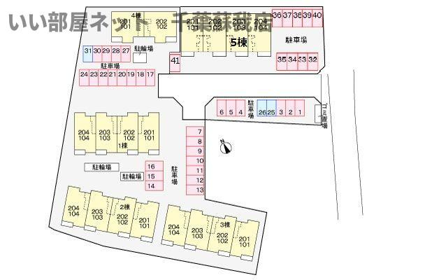 ジーナル５の駐車場