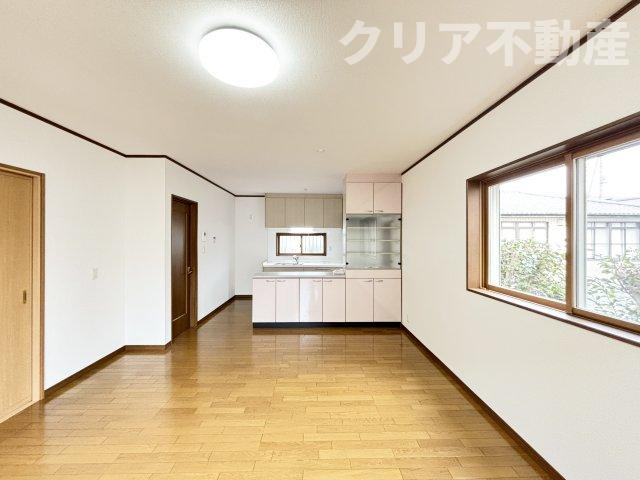 【居間・リビング】 | 伊勢崎市西久保町1丁目中古戸建