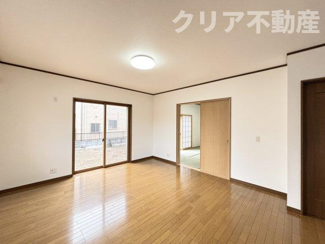 【居間・リビング】 | 伊勢崎市西久保町1丁目中古戸建