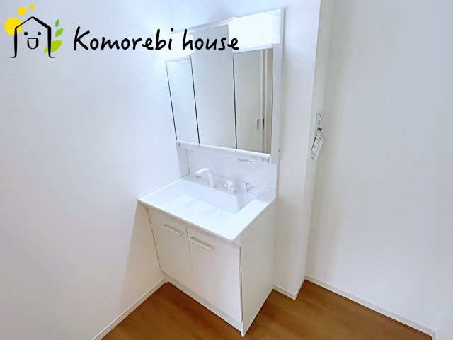 上尾市本町　1期　新築一戸建て　Terrechez　01の独立洗面台|独立洗面台です