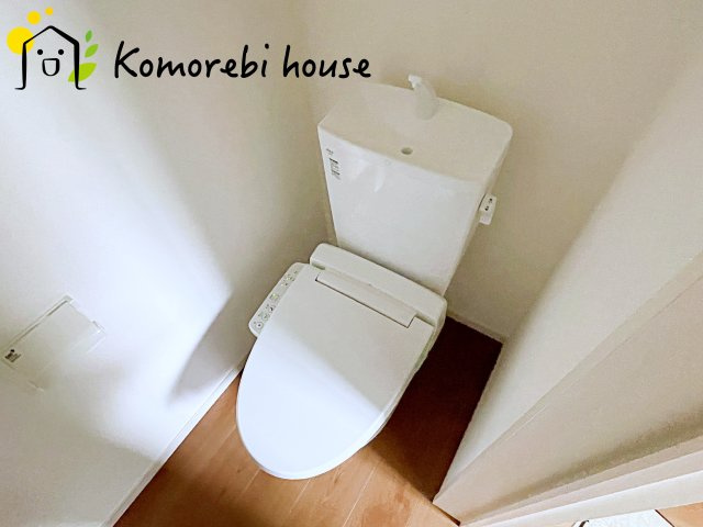 上尾市本町　1期　新築一戸建て　Terrechez　01のトイレ|落ち着いた色調のトイレです
