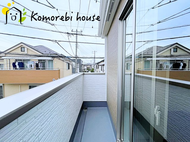上尾市本町　1期　新築一戸建て　Terrechez　01のバルコニー|暖かな日差しのふりそそぐバルコニー