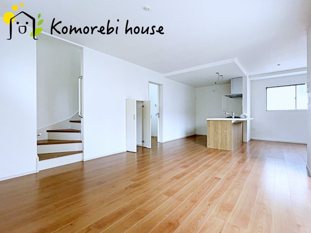 上尾市本町　1期　新築一戸建て　Terrechez　01の居間・リビング|こちらのリビングで趣味の時間をお楽しみください