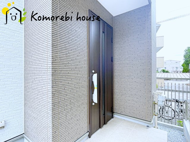 上尾市本町　1期　新築一戸建て　Terrechez　01のその他|玄関です
