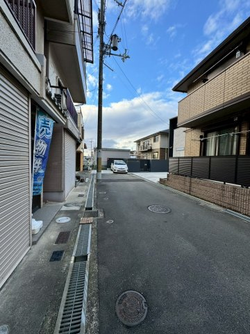 寝屋川市小路北町の前面道路含む現地写真