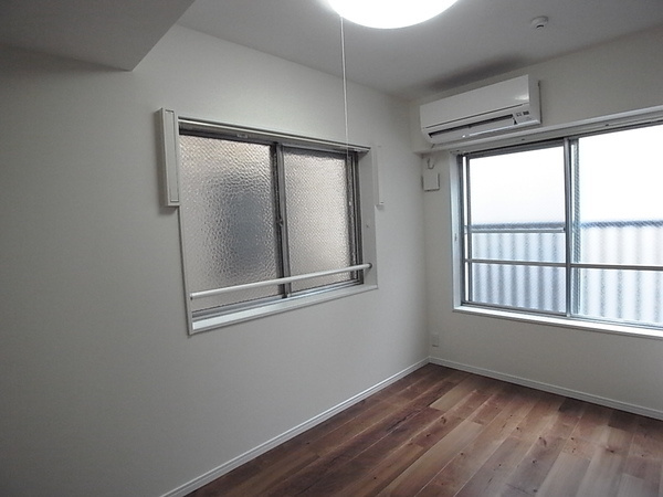 YDビルディングの洋室