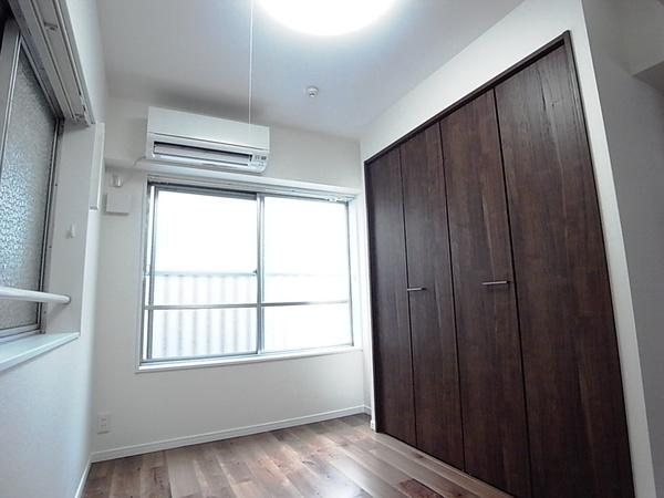 YDビルディングの洋室