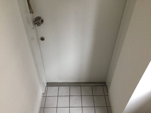 YDビルディングの玄関