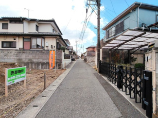 【前面道路含む現地写真】 | 理想の住まいを形にするための、第一歩となる土地です。