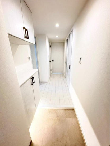 【玄関】 | クリオ大塚壱番館 | 帰り着くたびに洗練されたテイストの空間に迎えられ誇りと喜びを感じる玄関まわりです。