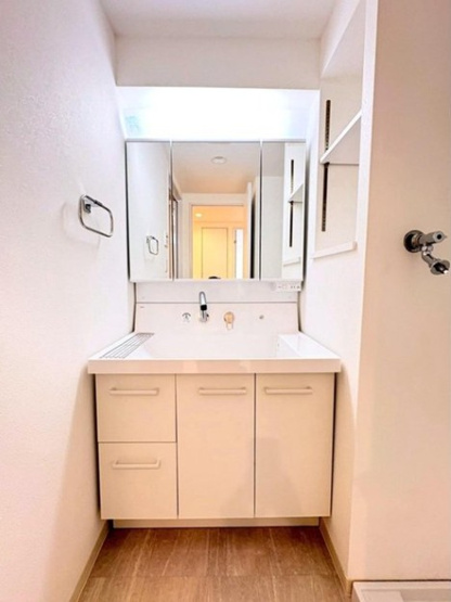 【独立洗面台】 | クリオ大塚壱番館 | ご家族の1日が始まり、1日の終わりを締めくくる洗面空間。