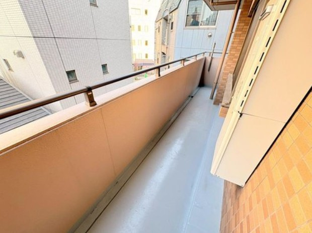 【バルコニー】 | クリオ大塚壱番館 | バルコニー面、壁一面の掃き出し窓からたくさんの陽の光が入ってまいります！