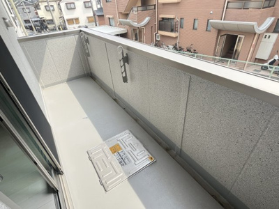 【バルコニー】 | リヴェール西宮 | 暖かな日差しのふりそそぐバルコニー
