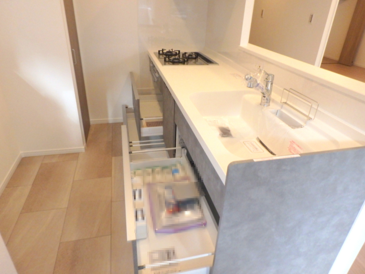 パークスクエア宝塚フォレストタワーのキッチン|収納が多く、使いやすいキッチンです