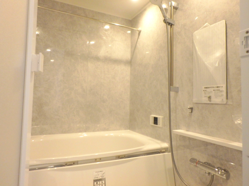 パークスクエア宝塚フォレストタワーの浴室|お風呂で日々の疲れを落としましょう
リフォームにより美しく生まれ変わった浴室は、清潔感あふれる空間で、
毎日の疲れを癒すリラックスタイムを提供します。