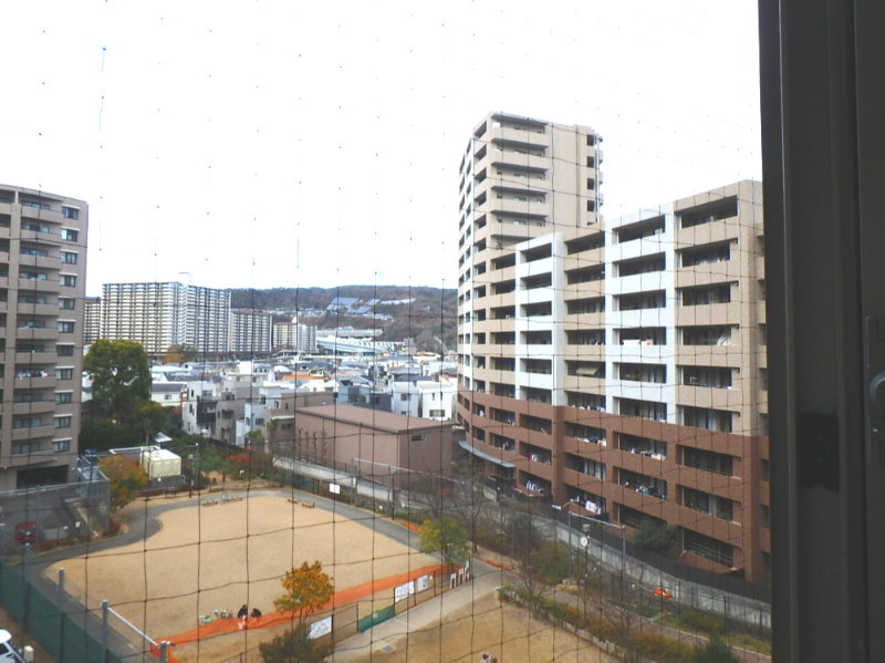 パークスクエア宝塚フォレストタワーの外観|洋室3から　北側方面を望む