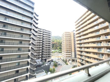 パークスクエア宝塚フォレストタワーの外観|7階バルコニー　南西方向を望む