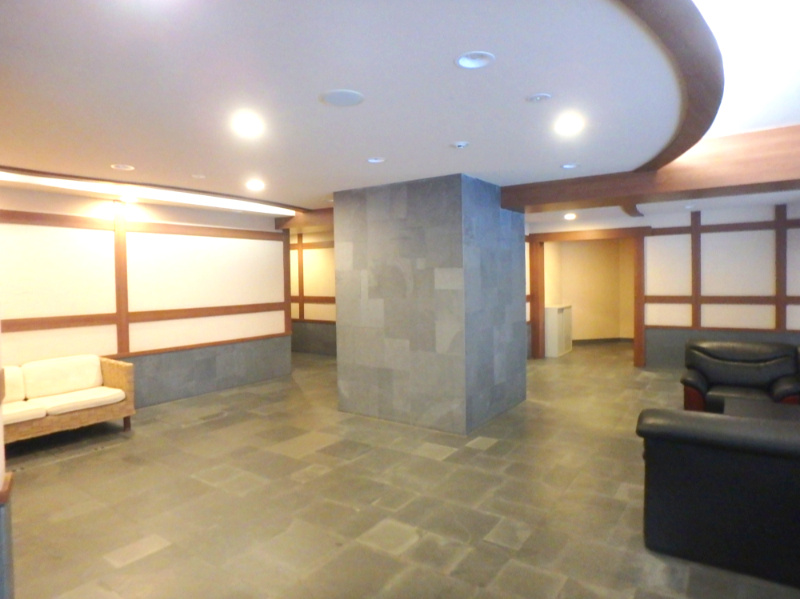 パークスクエア宝塚フォレストタワーのエントランス|ゆとりのあるエントランスです