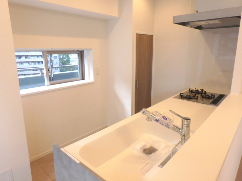 パークスクエア宝塚フォレストタワーのその他| シンプルなデザインと使いやすさを兼ね備えた対面式システムキッチンは、効率的な作業スペースを提供し、家族やゲストとのコミュニケーションを促進します。