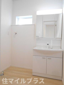 【独立洗面台】 | 郡山市安積町荒井新築一戸建て3棟 | 独立洗面台、小物を置くことができて便利です