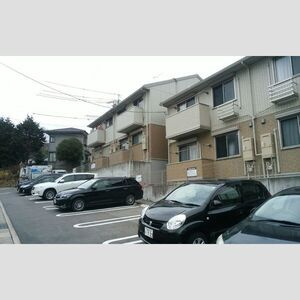 ウィット竜泉寺　B棟の駐車場