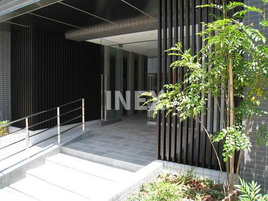 横浜市港北区師岡町の賃貸マンションのエントランス