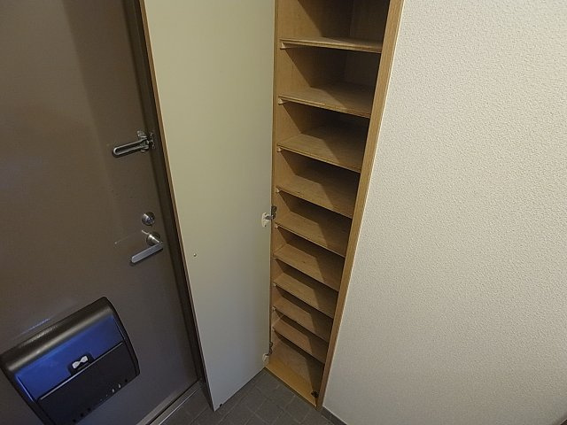 神戸市兵庫区荒田町３丁目の賃貸マンションの玄関|シューズＢＯＸ完備