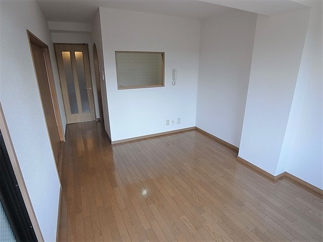 神戸市兵庫区荒田町３丁目の賃貸マンションの居間・リビング|広々と使える間取り