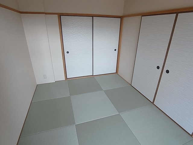 神戸市兵庫区荒田町３丁目の賃貸マンションの和室|明るい和室