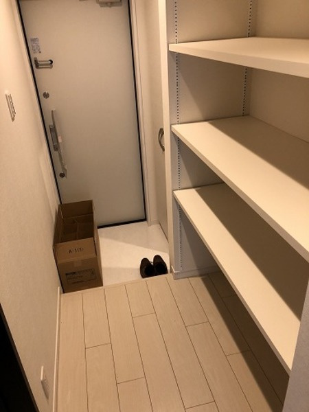 ステディ東大阪太平寺の玄関