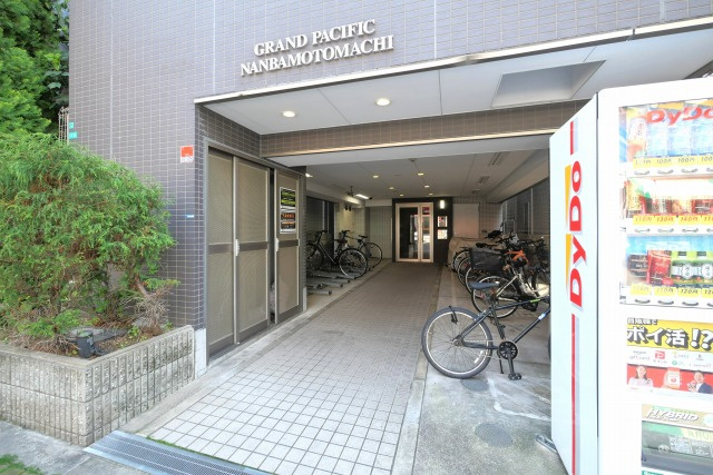 グランパシフィック難波元町のエントランス