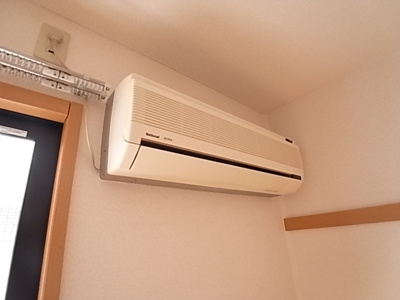 【設備】 | Quatre Saisons | 防犯シャッター付きです