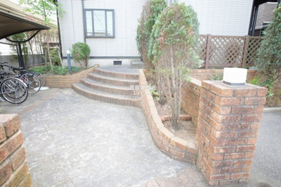 【エントランス】 | Quatre Saisons | ゆとりのあるエントランスです