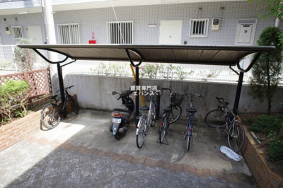 【その他共用部分】 | Quatre Saisons | 駐輪場です