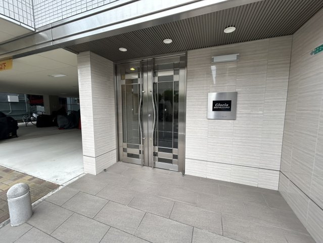 グローリア新北野のエントランス