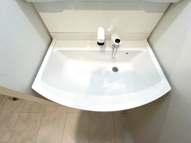 青梅市河辺町7丁目　新築戸建全1棟の独立洗面台|シャワー付洗面台で快適な暮らし