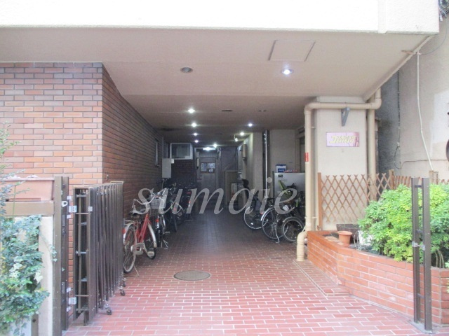 コスモプラザＨＩＮＯのロビー|建物入口です。